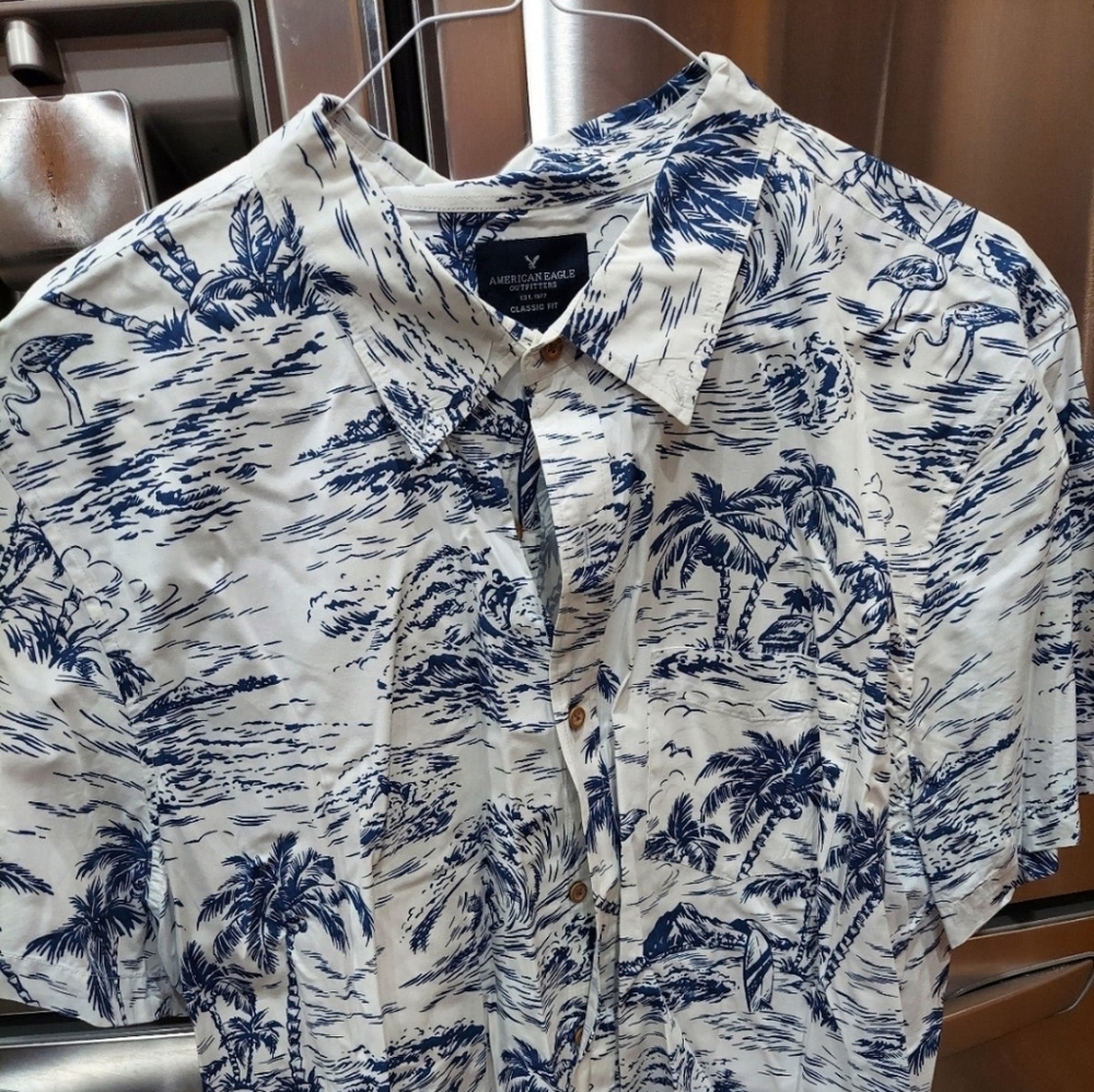 American Eagle Men's Short Sleeve Shirt Hawaiian